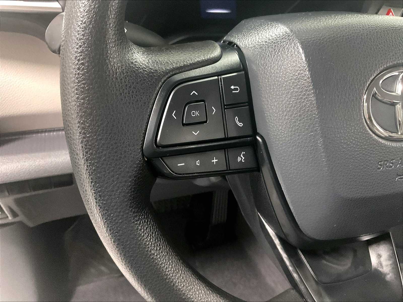 2024 Toyota Sienna LE photo 22