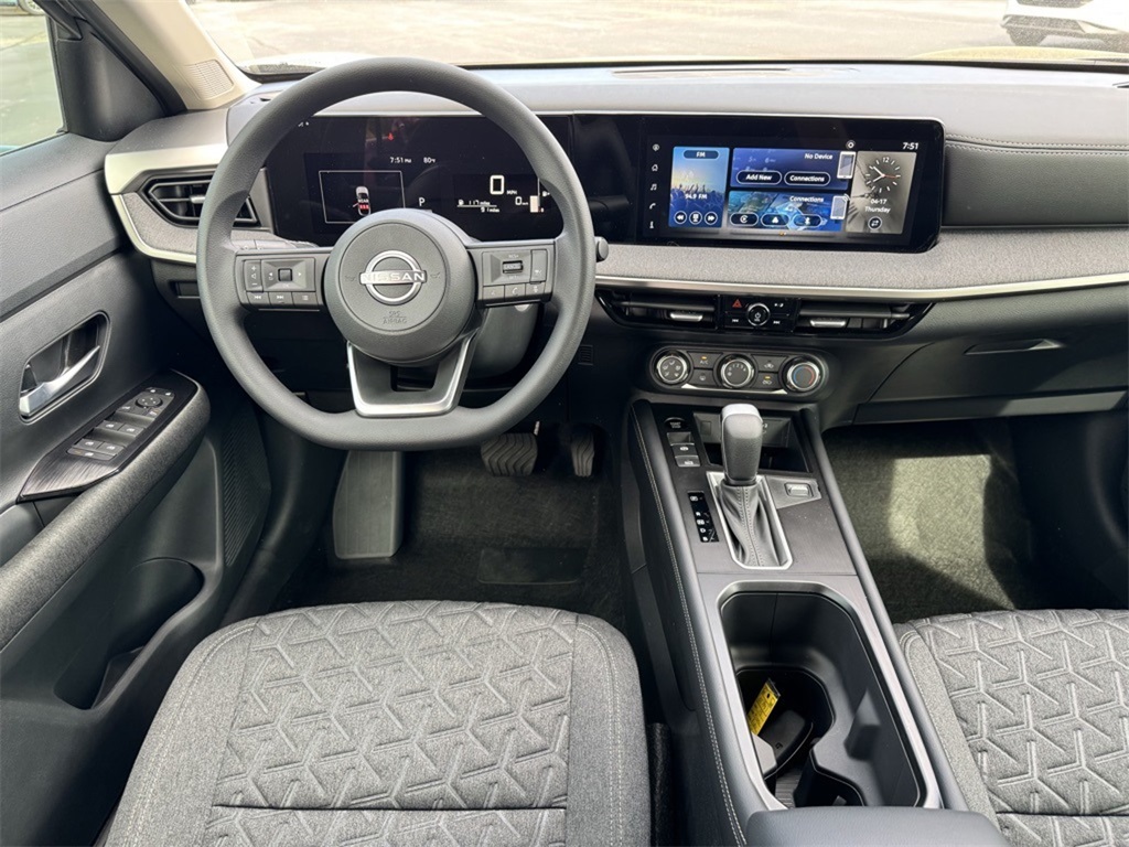 2025 Nissan Kicks SV photo 2