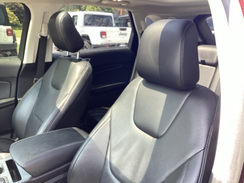 2021 Ford Edge Titanium photo 17