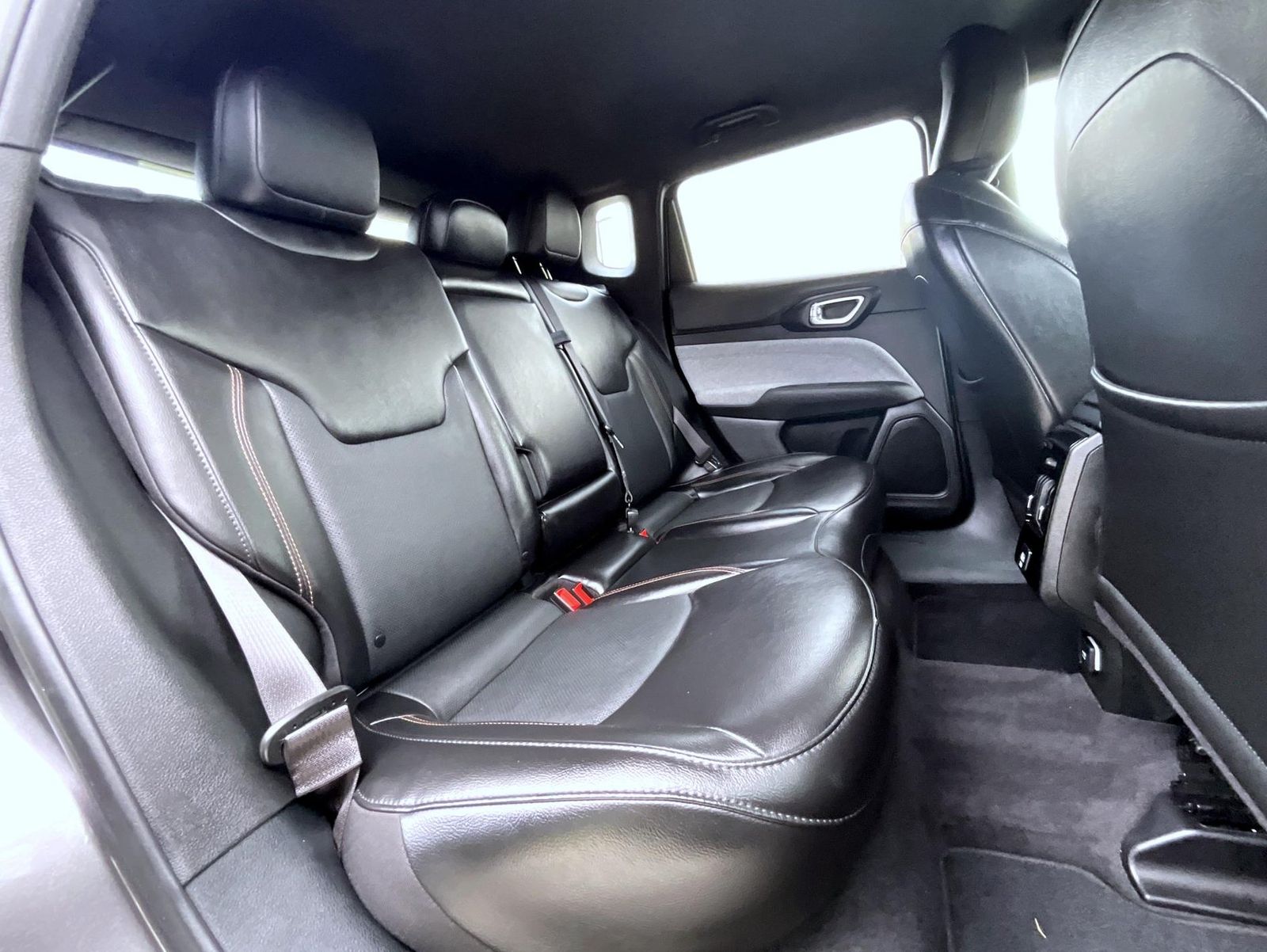 2023 Jeep Compass Latitude Lux photo 20