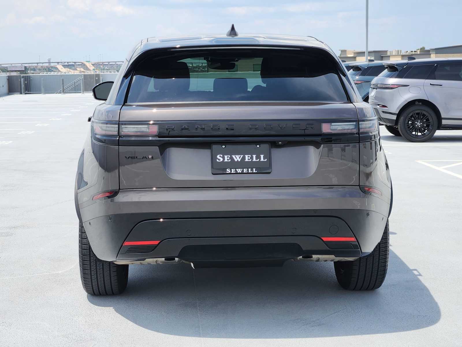 2025 Land Rover Range Rover SE photo 6