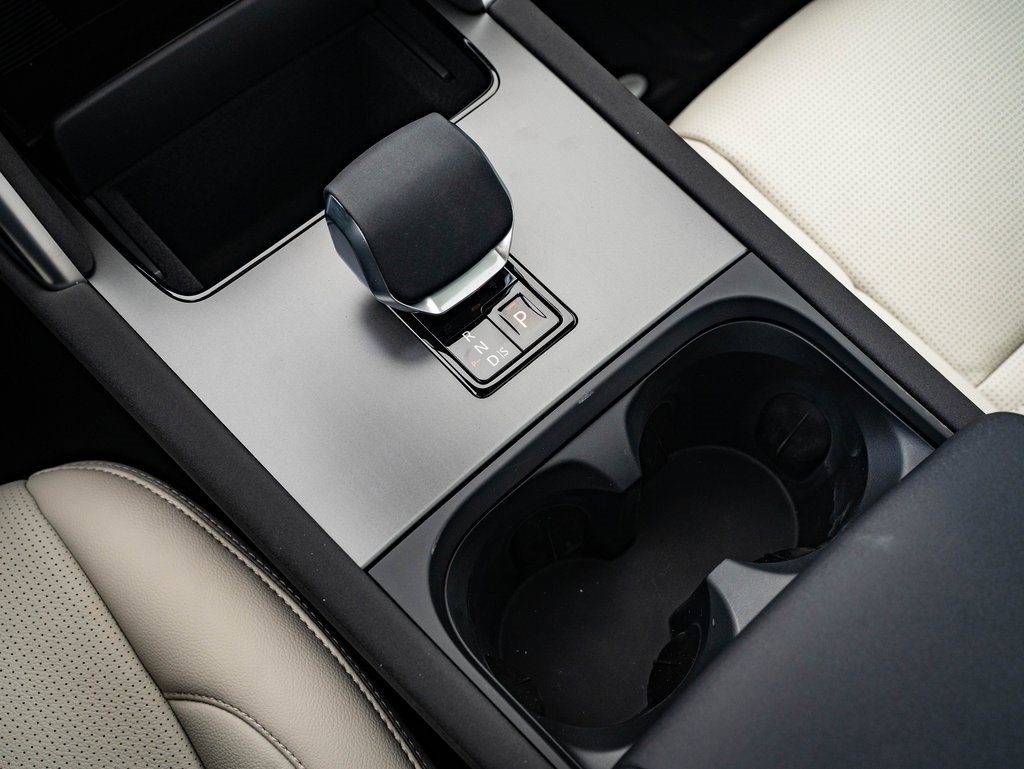 2025 Land Rover Discovery Sport S photo 30