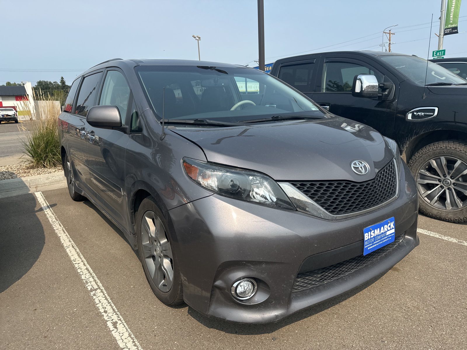 2014 Toyota Sienna SE photo 3