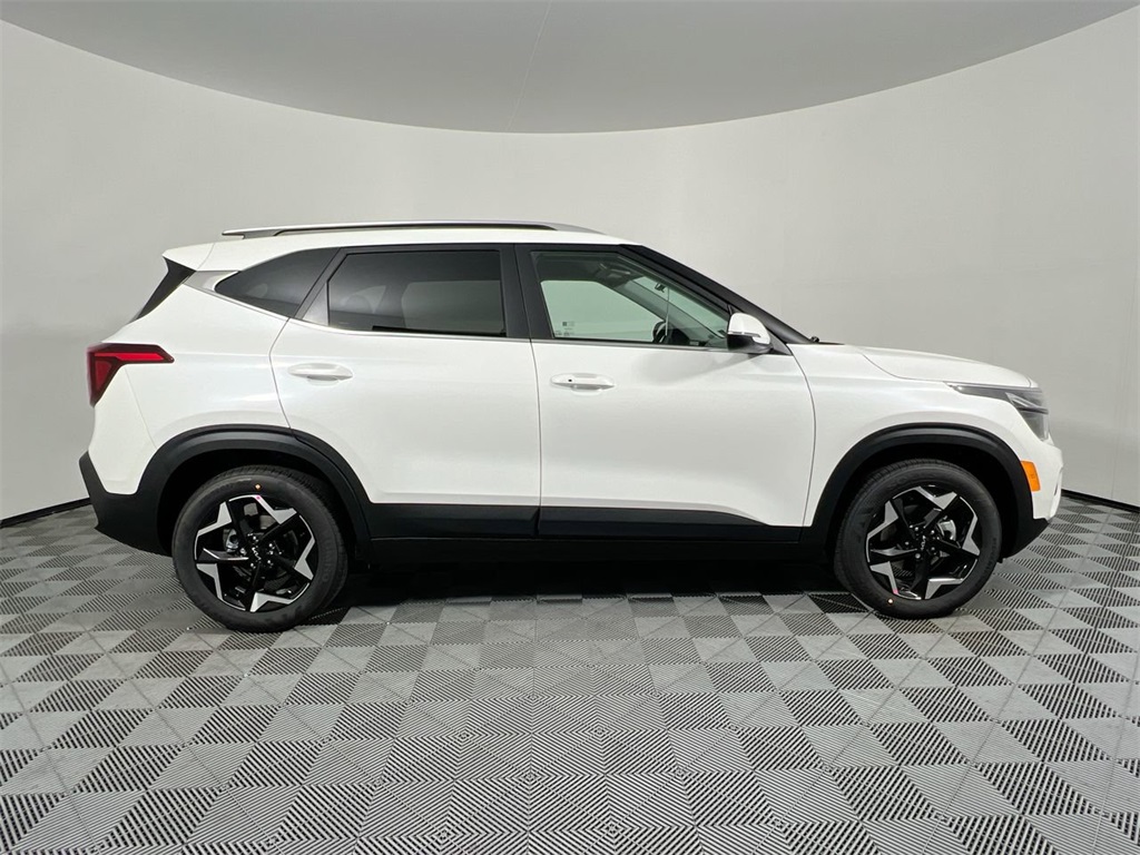 2026 Kia Seltos EX photo 2