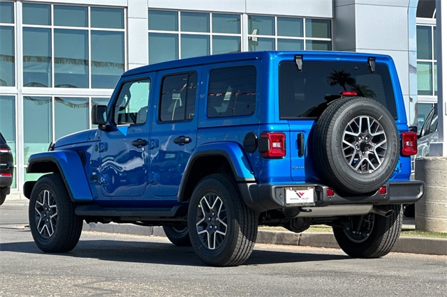 2025 Jeep Wrangler Sahara photo 5