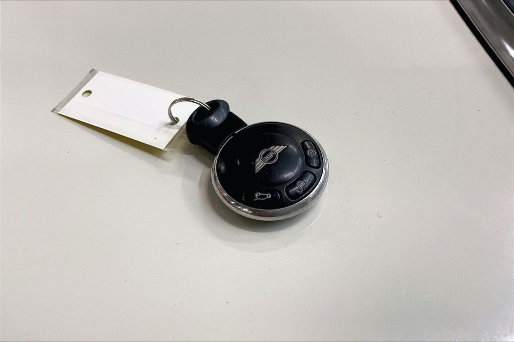 2010 MINI COOPER - Image 9