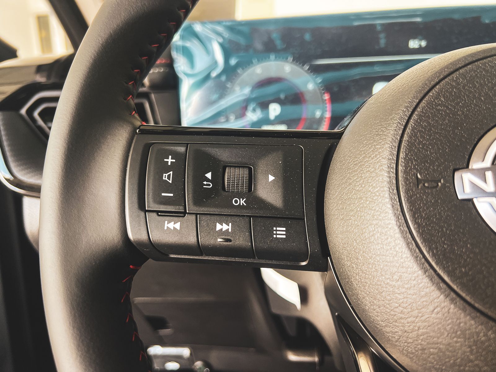 2026 Nissan Kicks SR photo 20