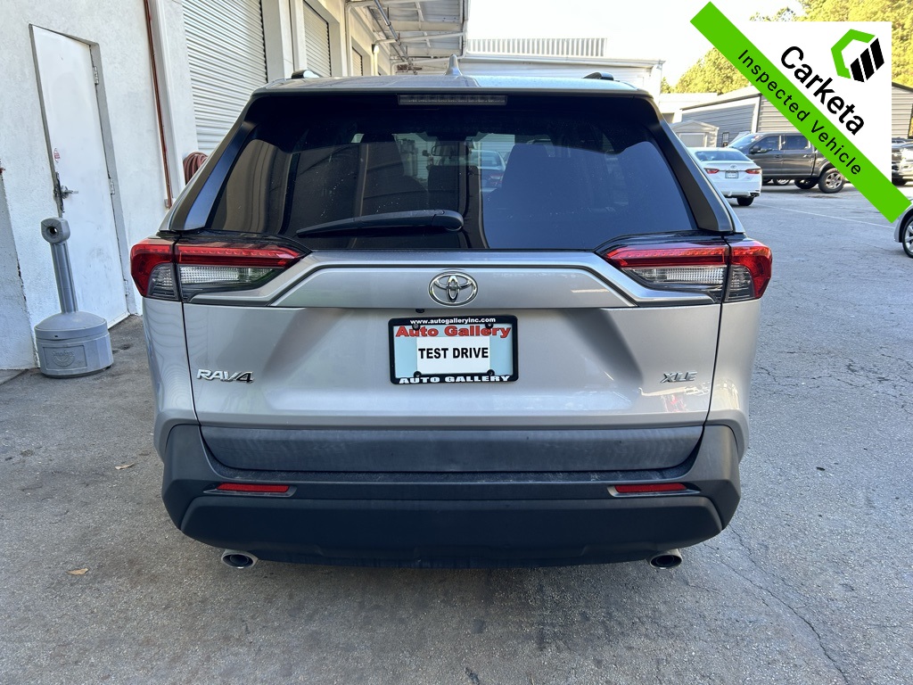 2020 Toyota RAV4 XLE's photo