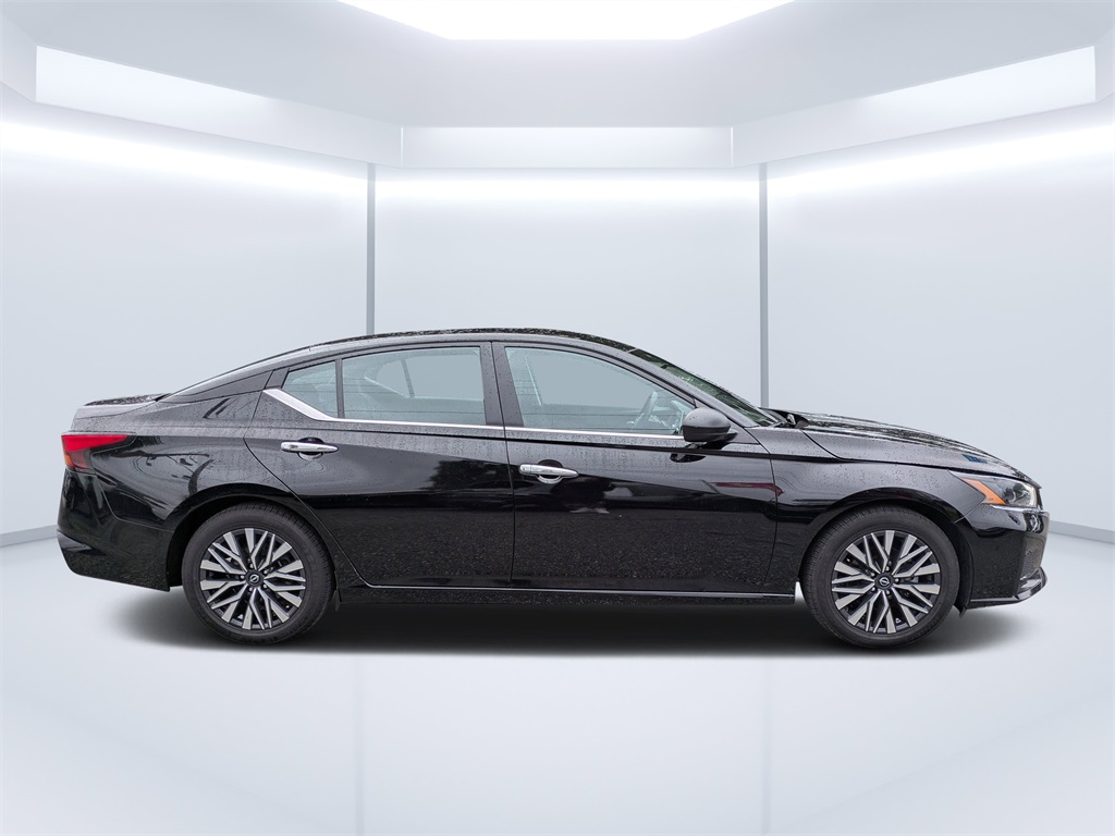 2024 Nissan Altima 2.5 SV photo 2