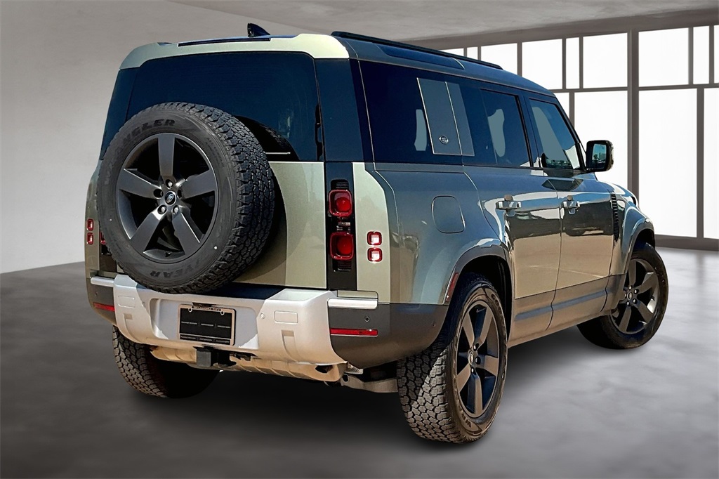 2024 Land Rover Defender 110 S photo 2