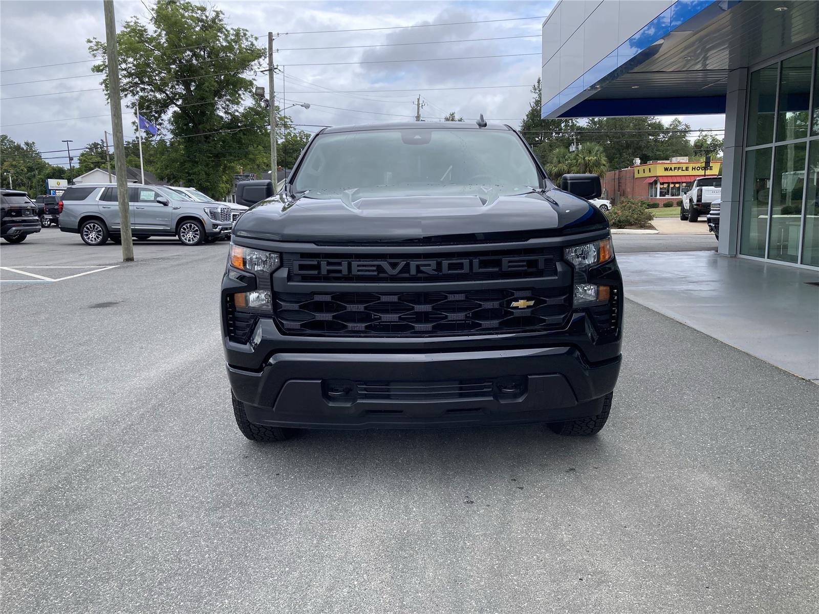 2025 Chevrolet Silverado 1500 Custom photo 3