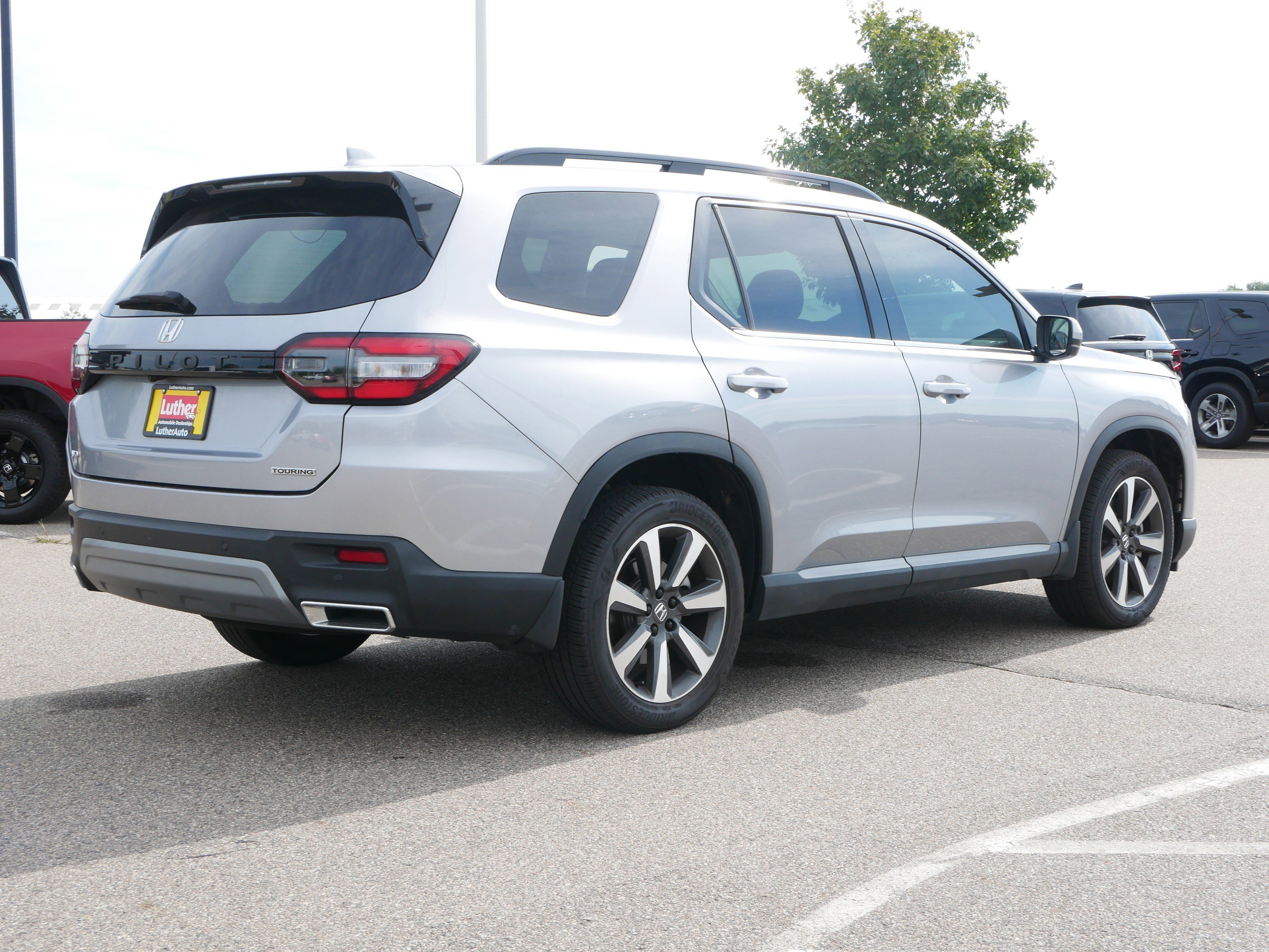 2023 Honda Pilot Touring photo 2