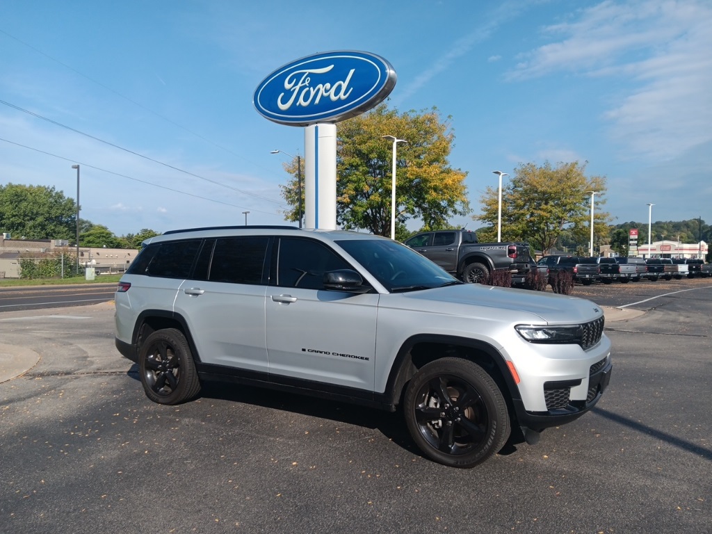 2023 Jeep Grand Cherokee Altitude photo 3