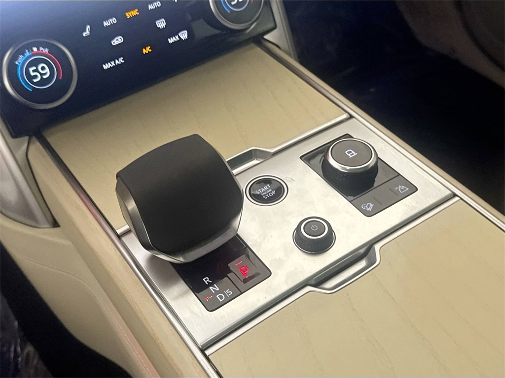 2023 Land Rover Range Rover SE photo 15
