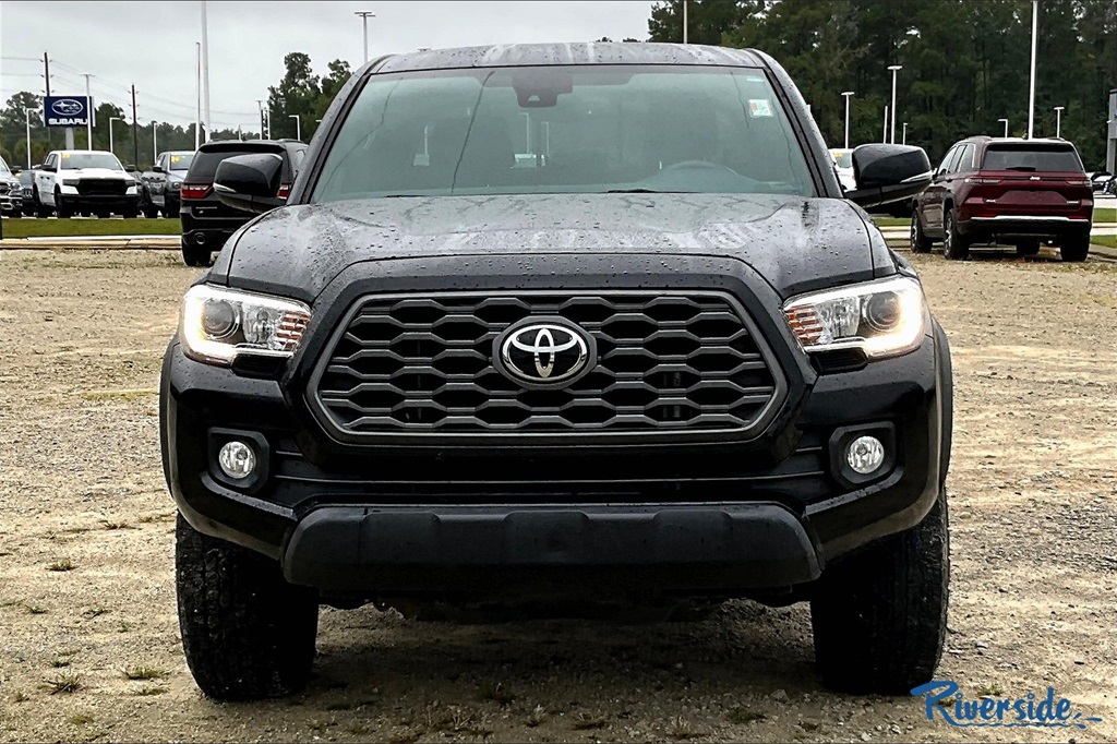 2022 Toyota Tacoma TRD Off-Road photo 2