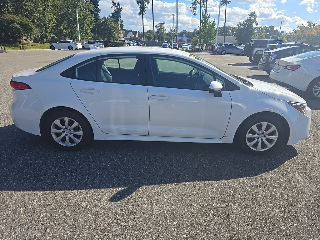 2022 Toyota Corolla LE photo 4