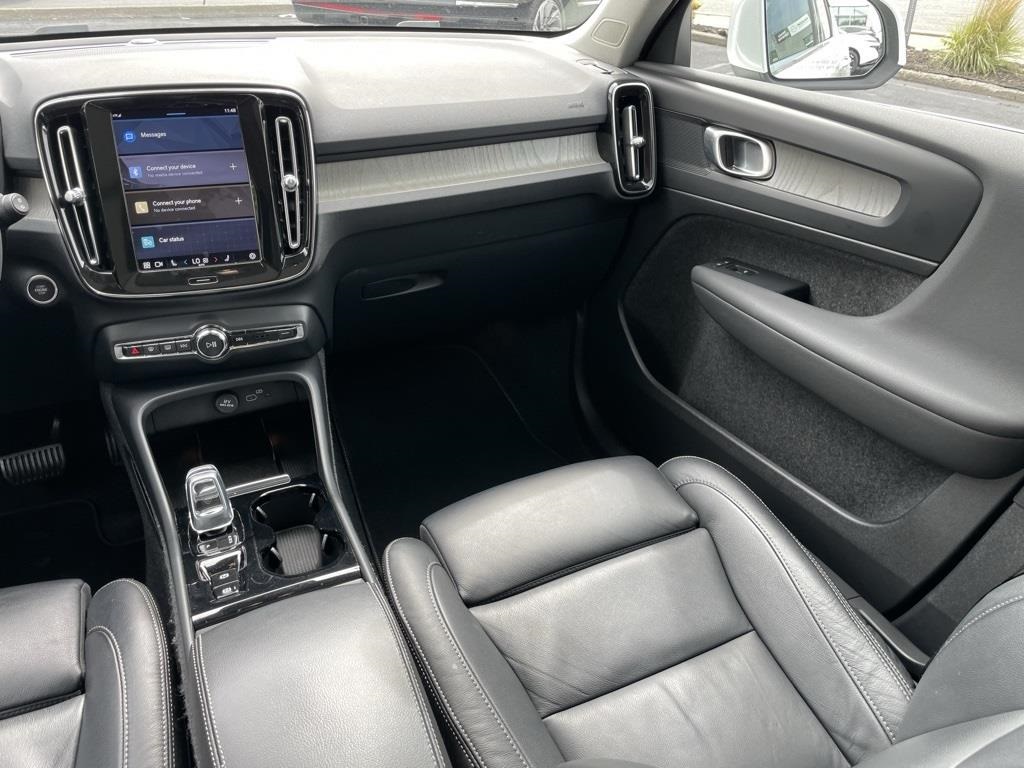 2023 Volvo XC40 Plus photo 6