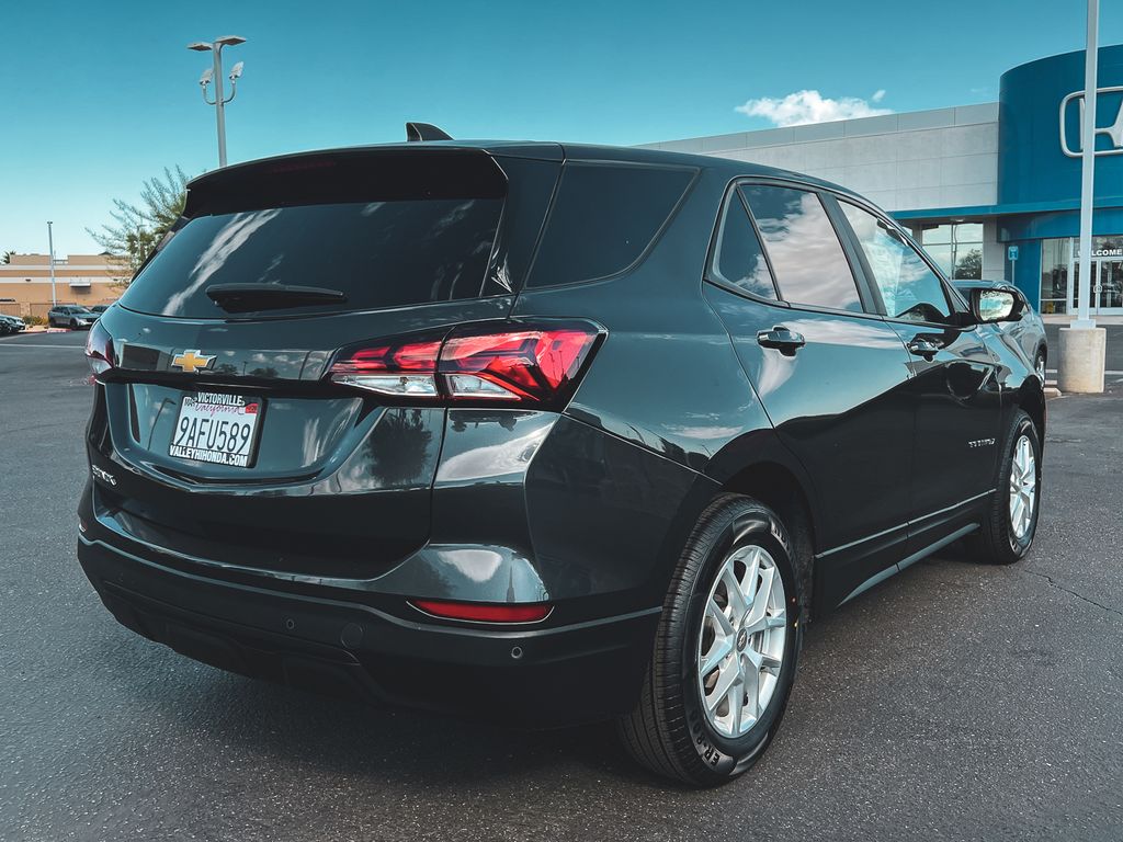 2022 Chevrolet Equinox LS photo 4