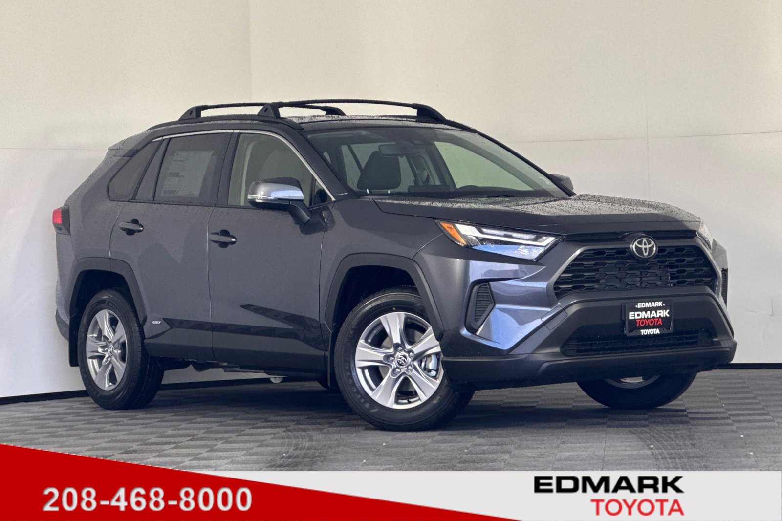 2025 Toyota RAV4 XLE's photo