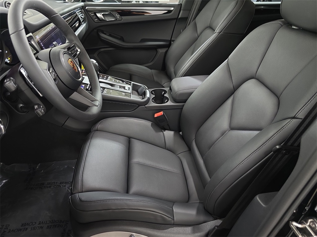 2026 Porsche Macan T photo 5