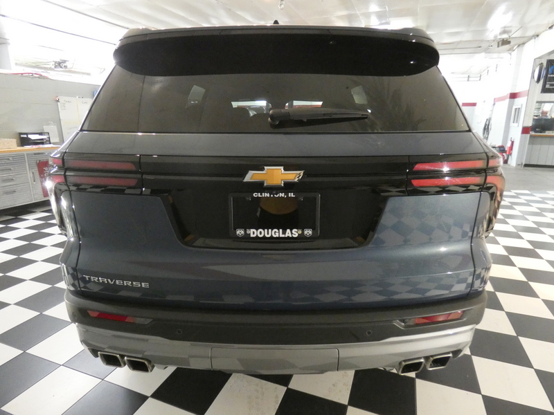 2025 Chevrolet Traverse 1LT photo 3