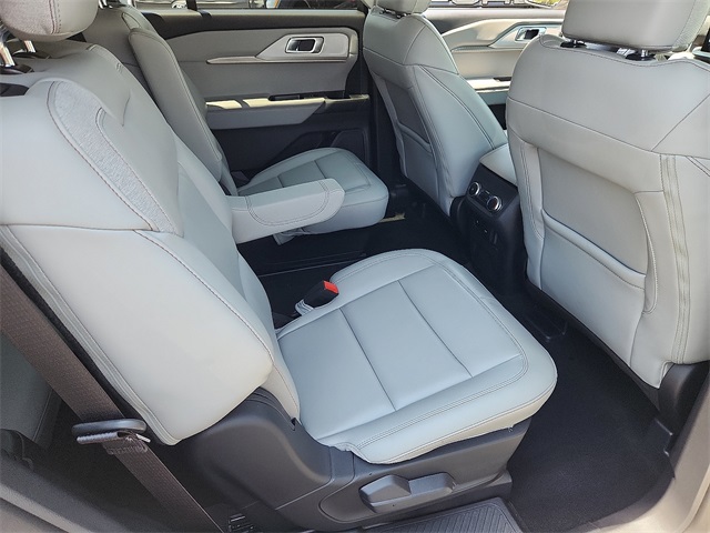 2025 Ford Explorer photo 14