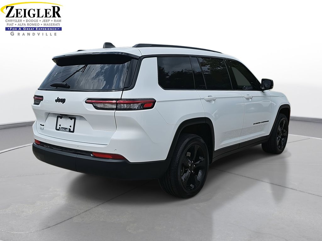 2023 Jeep Grand Cherokee Altitude photo 4