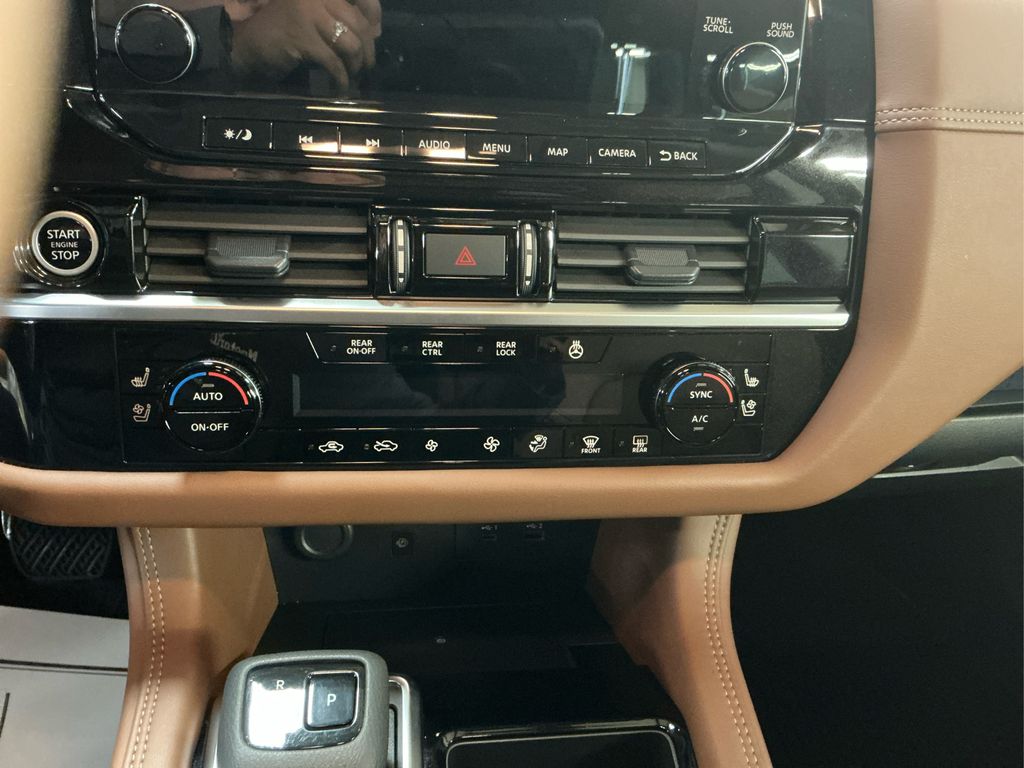 2024 Nissan Pathfinder Platinum photo 18