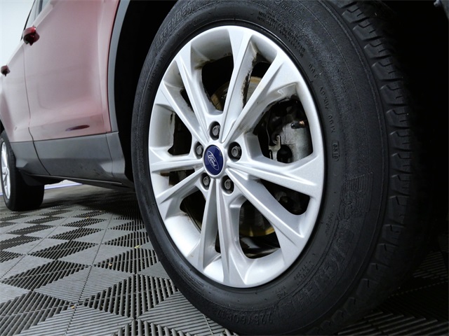 Used 2017 Ford Escape SE with VIN 1FMCU9GD2HUA82344 for sale in Apple Valley, Minnesota