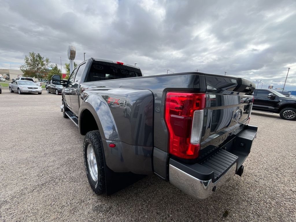 2019 Ford F-350 Lariat photo 4