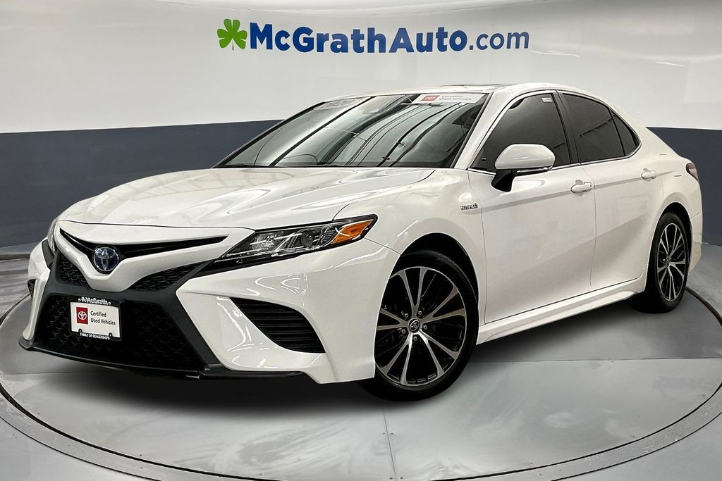 2020 Toyota Camry Hybrid SE photo 2