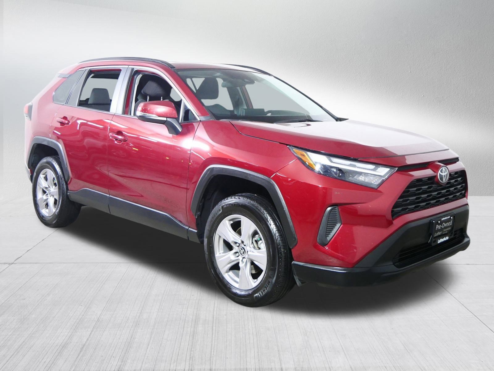 2022 Toyota RAV4 XLE's photo