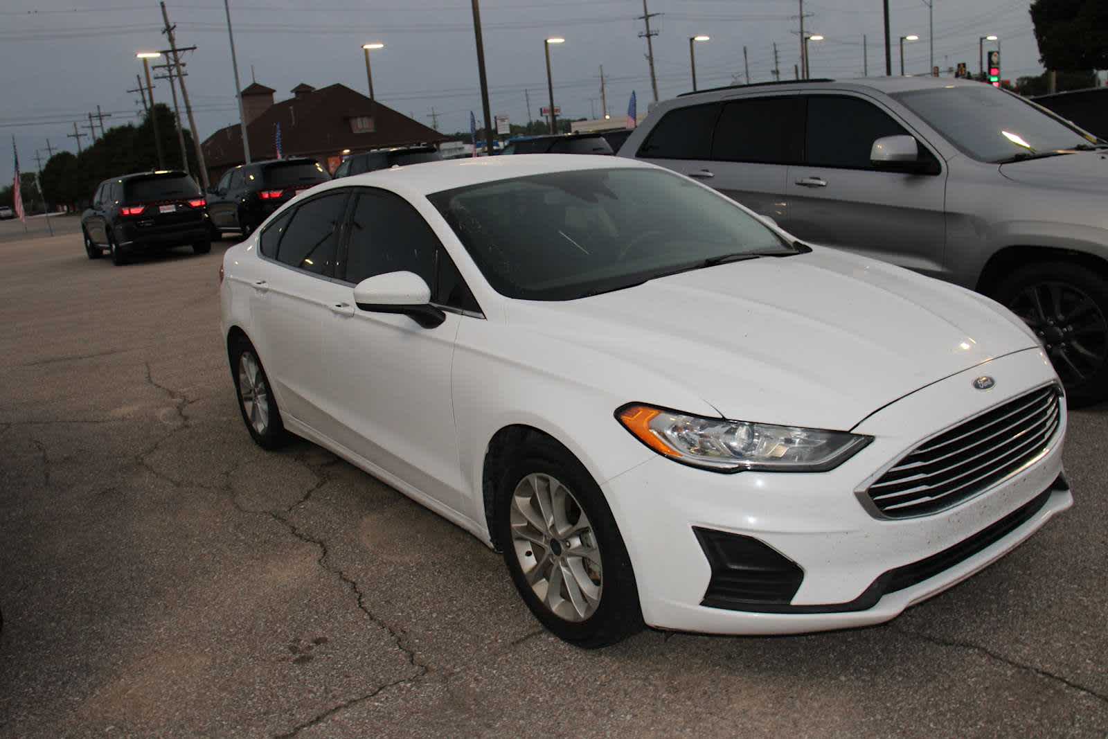 2020 Ford Fusion SE photo 2
