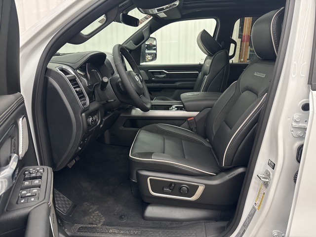 2025 Ram 1500 Laramie photo 4