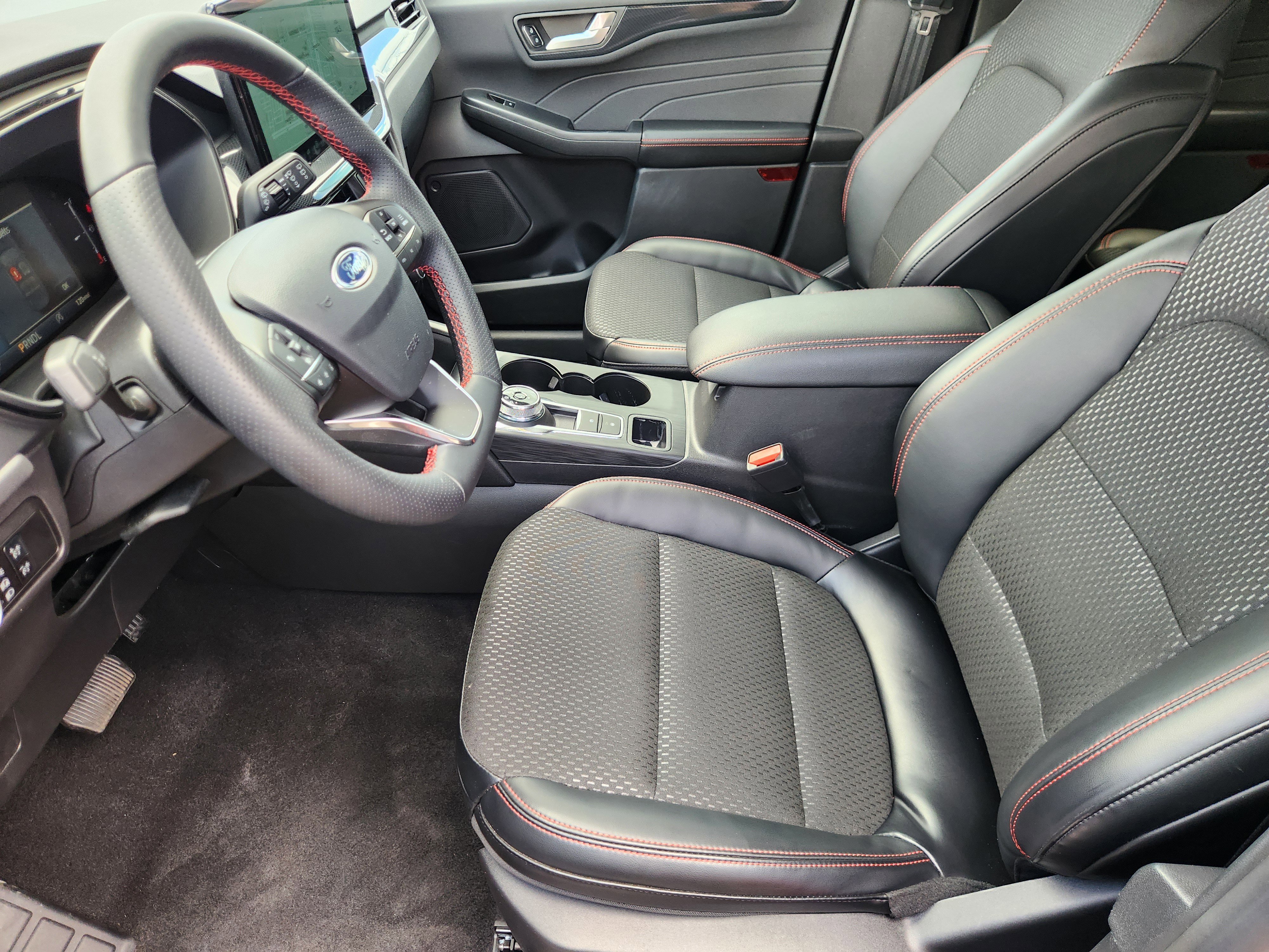 New 2025 Agate Black Metallic Ford ST-Line image 8