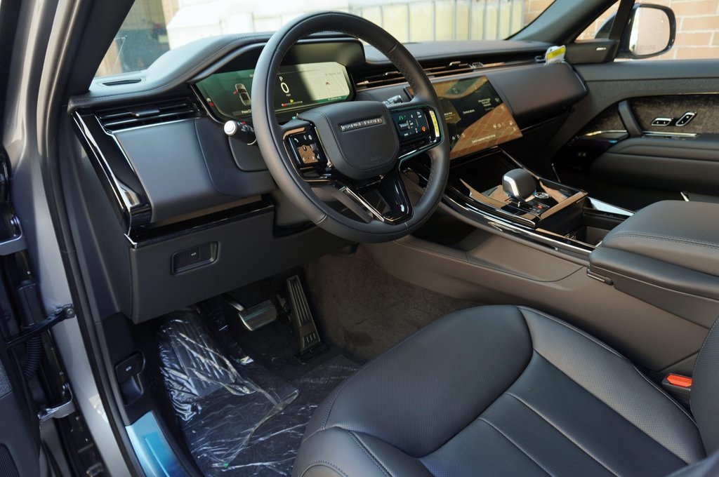 2025 Land Rover Range Rover Sport SE photo 9