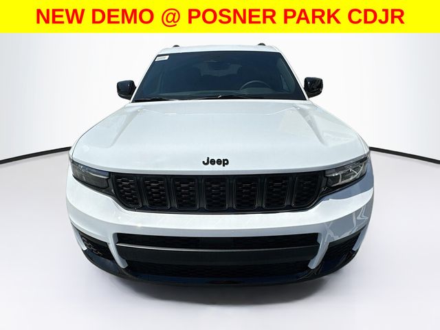 2025 Jeep Grand Cherokee Limited photo 2