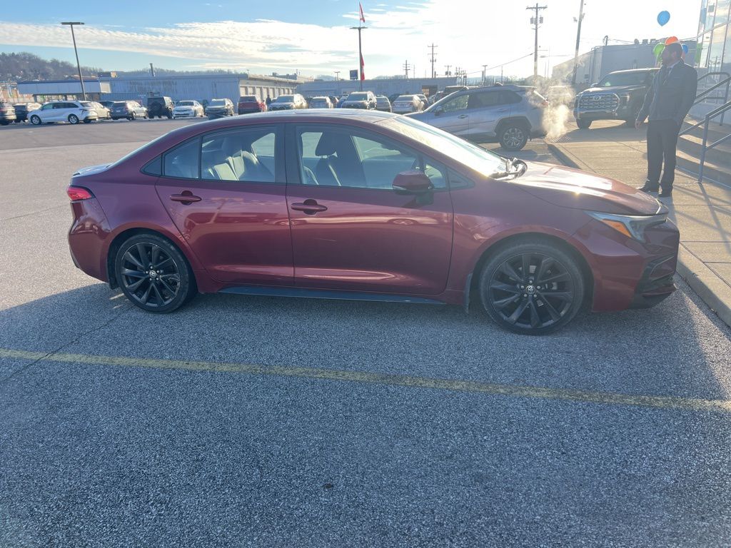 2023 Toyota Corolla SE photo 4