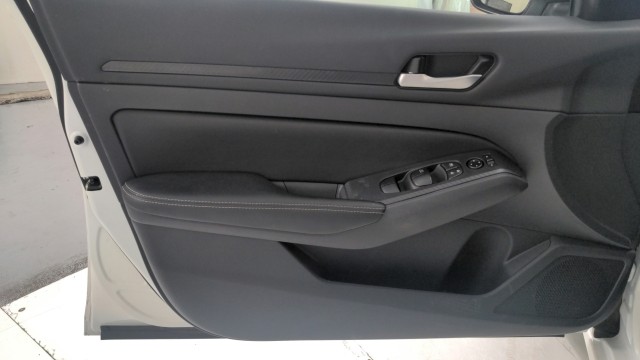 Used 2024 WHITE Nissan 2.5 SV image 21