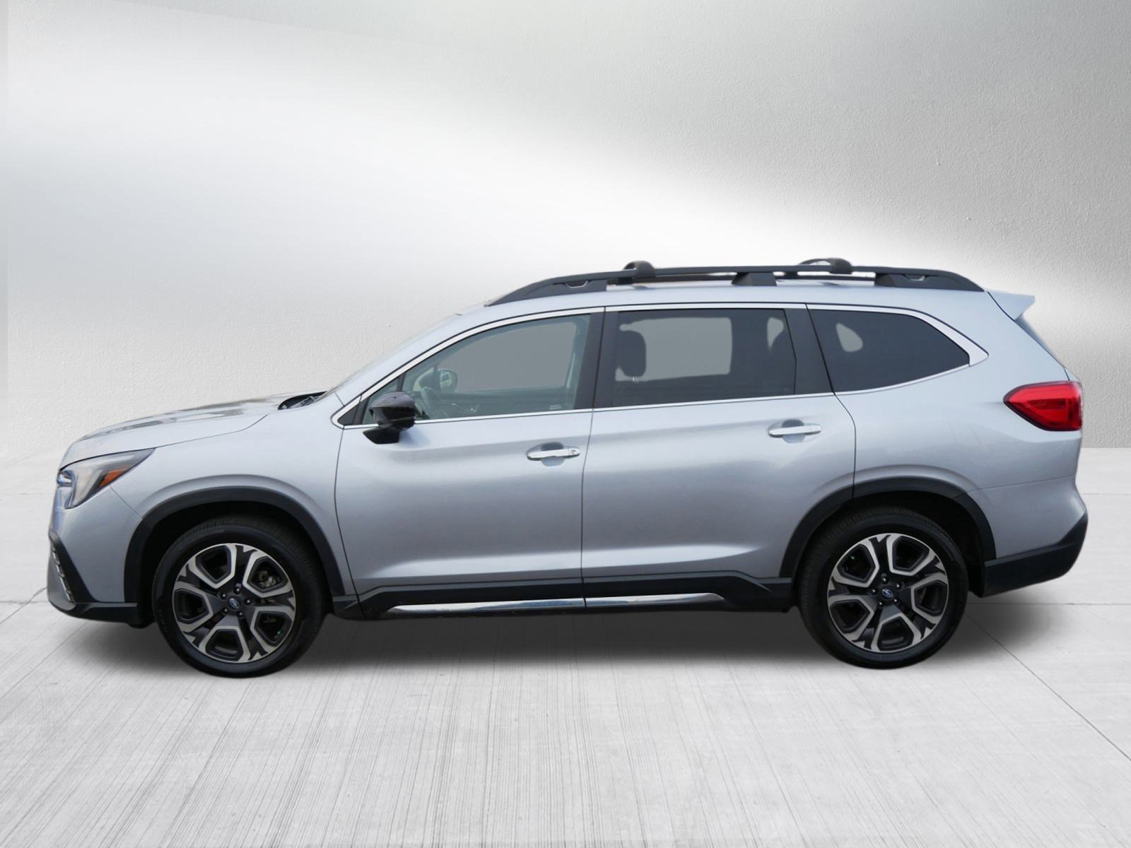 2024 Subaru Ascent Touring photo 4