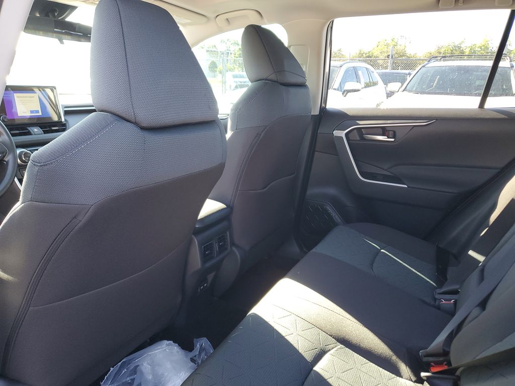 2025 Toyota RAV4 Hybrid XLE photo 16
