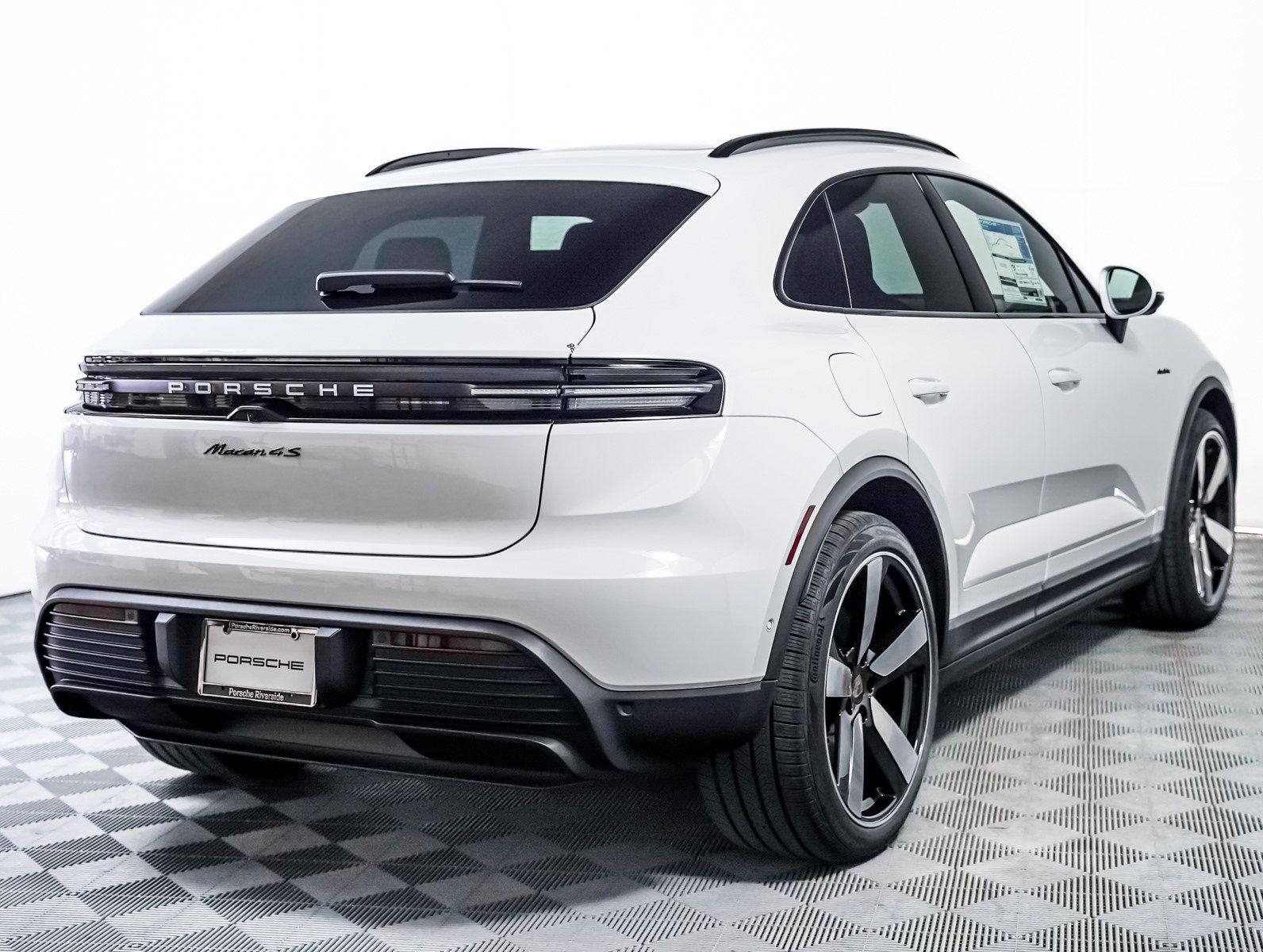 2025 Porsche Macan Electric photo 10