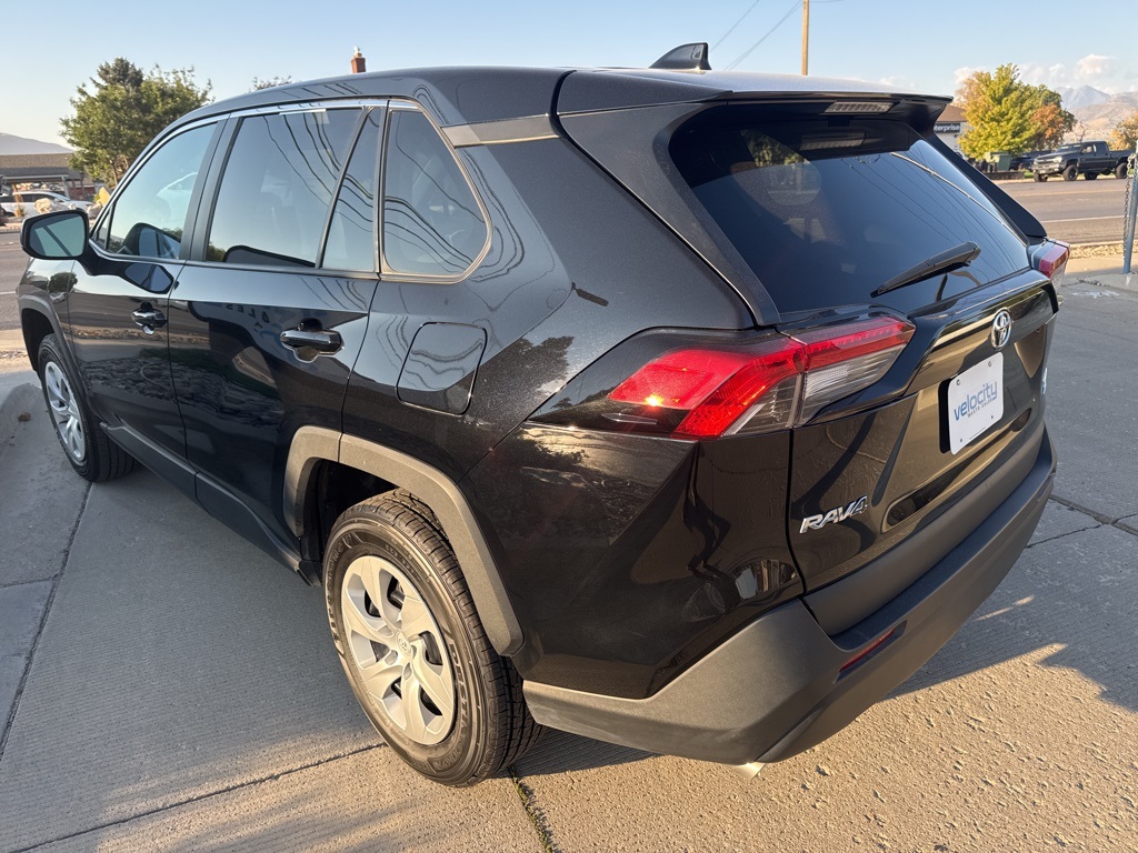2024 Toyota RAV4 LE photo 5