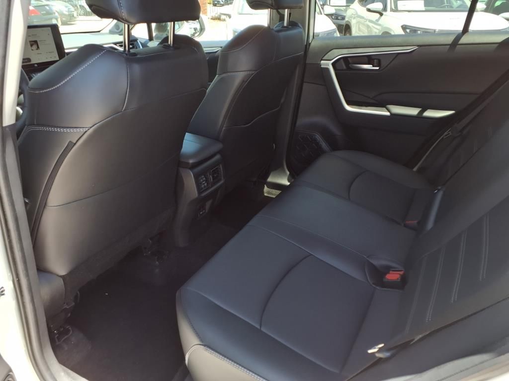 2024 Toyota RAV4 XLE Premium photo 19