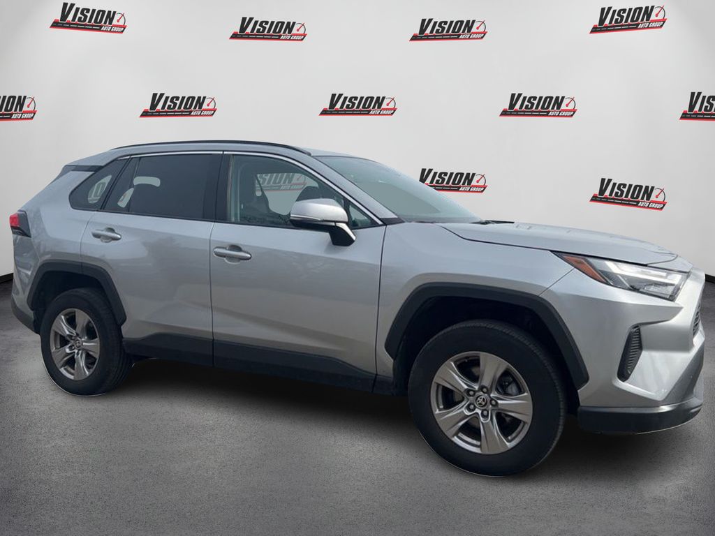 2024 Toyota RAV4 XLE photo 2