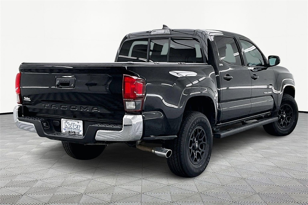 Used 2019 Toyota Tacoma SR5 with VIN 5TFAX5GN5KX146807 for sale in Kansas City