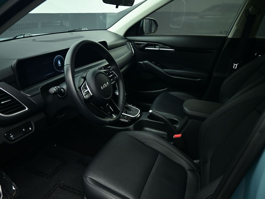 2024 Kia Seltos EX photo 10