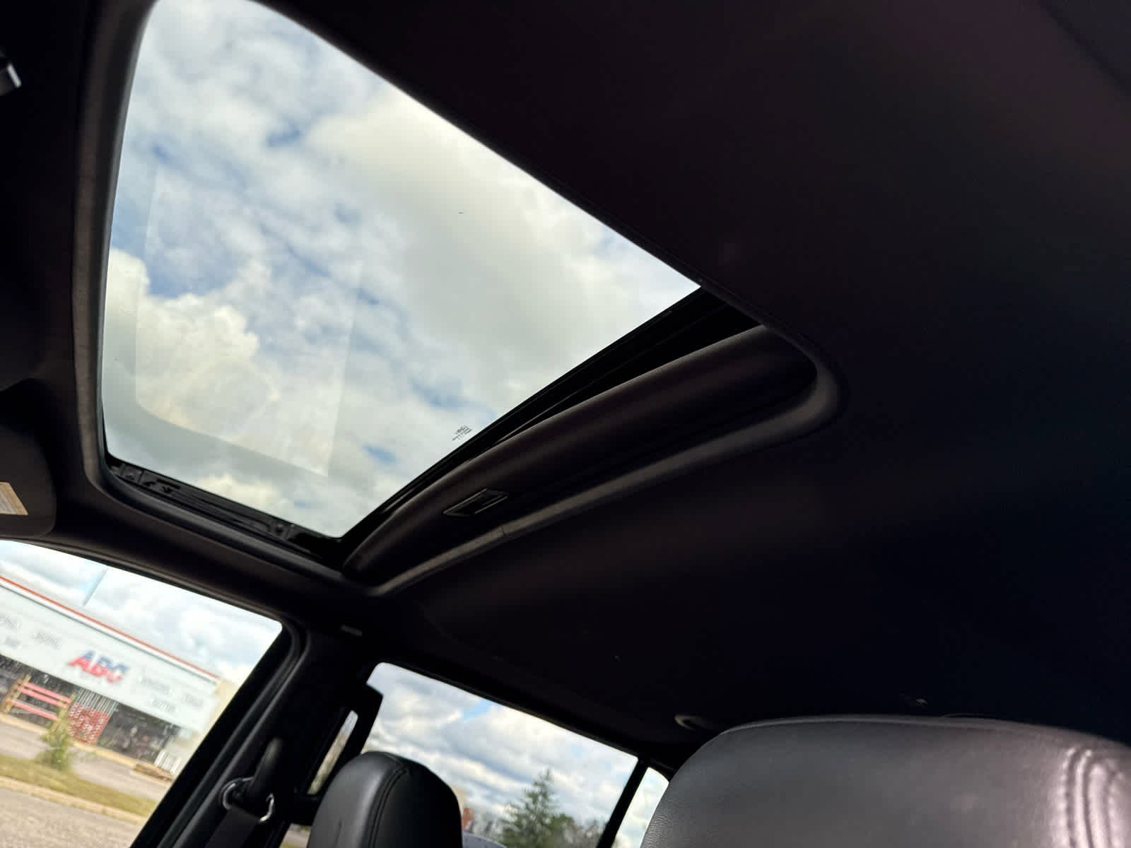 2014 Lincoln Navigator L photo 9