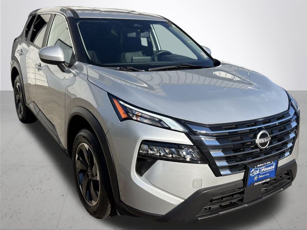 2024 Nissan Rogue SV photo 3
