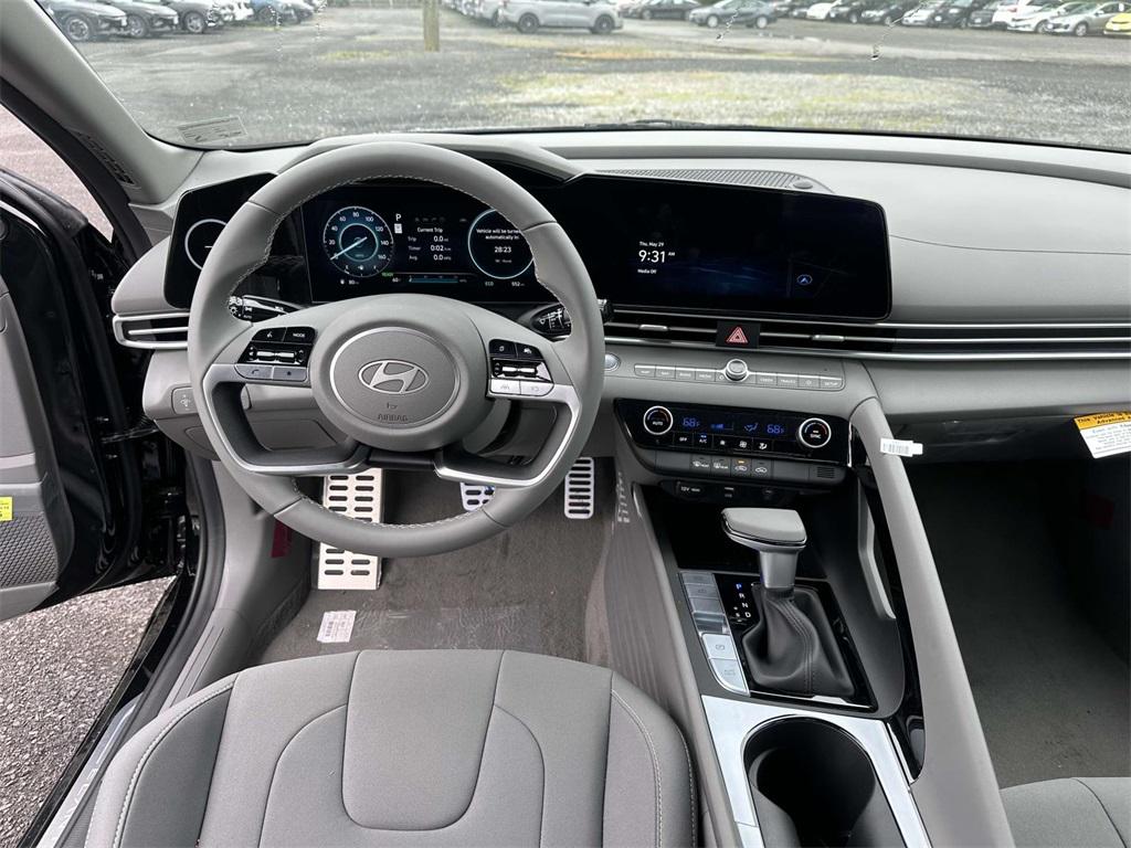 2025 Hyundai Elantra Hybrid SEL Sport photo 2